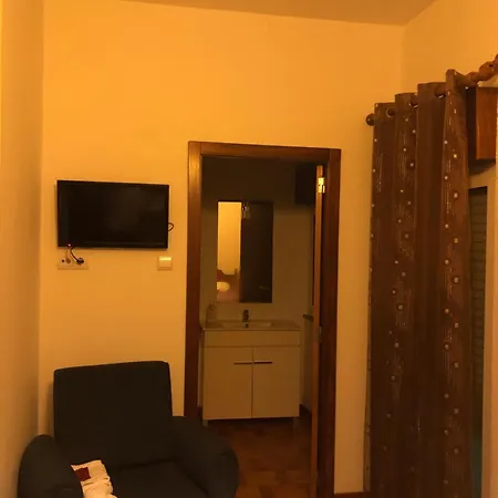 Restaurante E Alojamento Local Monte Carlo B&B *